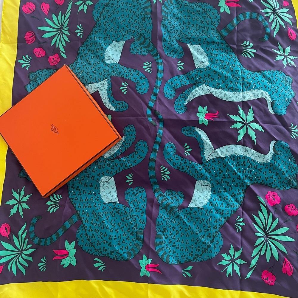 Hermès 100% Silk Scarf Large